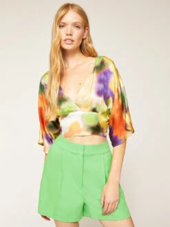 Blusa Corta Con Fiocco Posteriore Fantasia Fiori