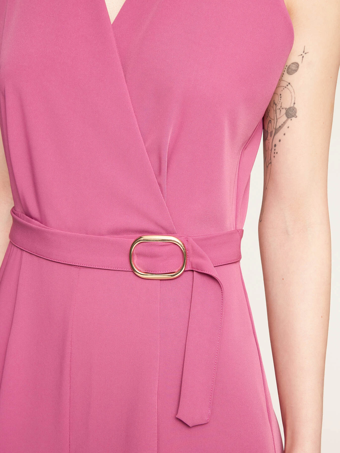 Tuta Elegante Con Spacco 5 Tuta Elegante Con Spacco – Bild 3