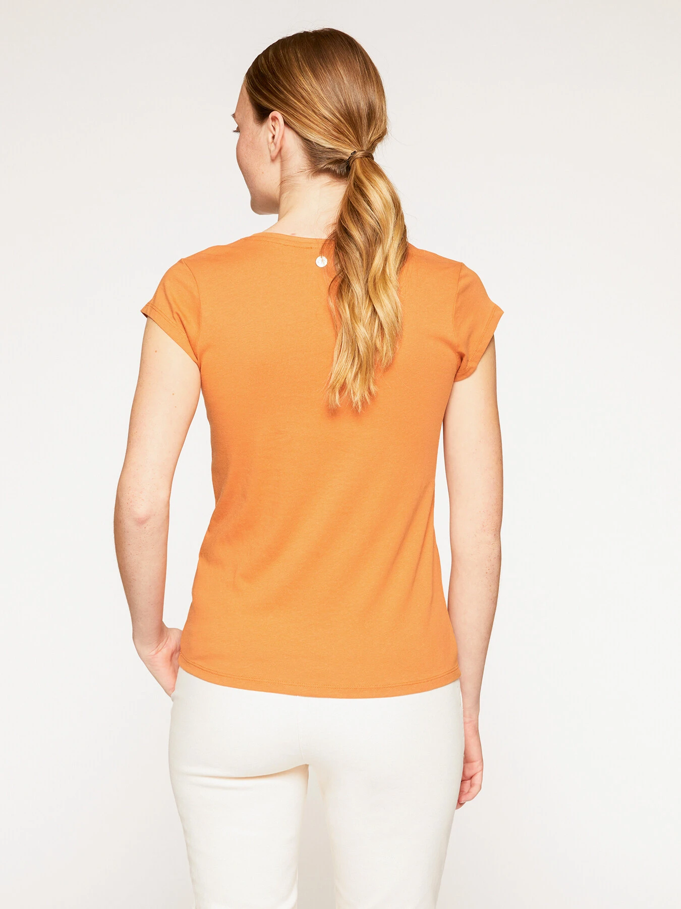 T-shirt Scollo A V Con Scritta 4 T-shirt Scollo A V Con Scritta – Bild 2