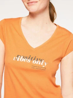 T-shirt Scollo A V Con Scritta 8 T-shirt Scollo A V Con Scritta -TraumKleid Verkäufe G242W002445N027 08I high res