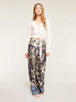 Cardigan Corto Con Chiusura Posteriore